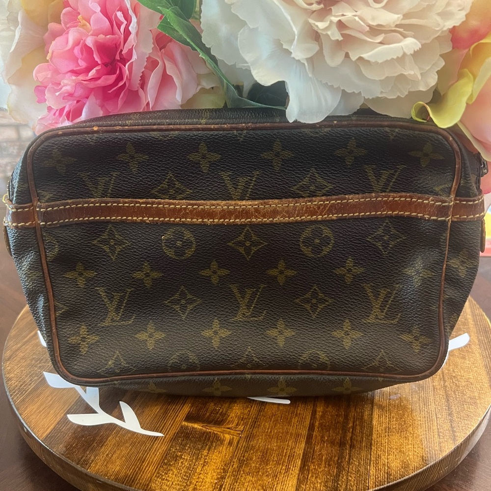 Authentic Louis Vuitton Monogram Compiegne 23 Clutch pouch